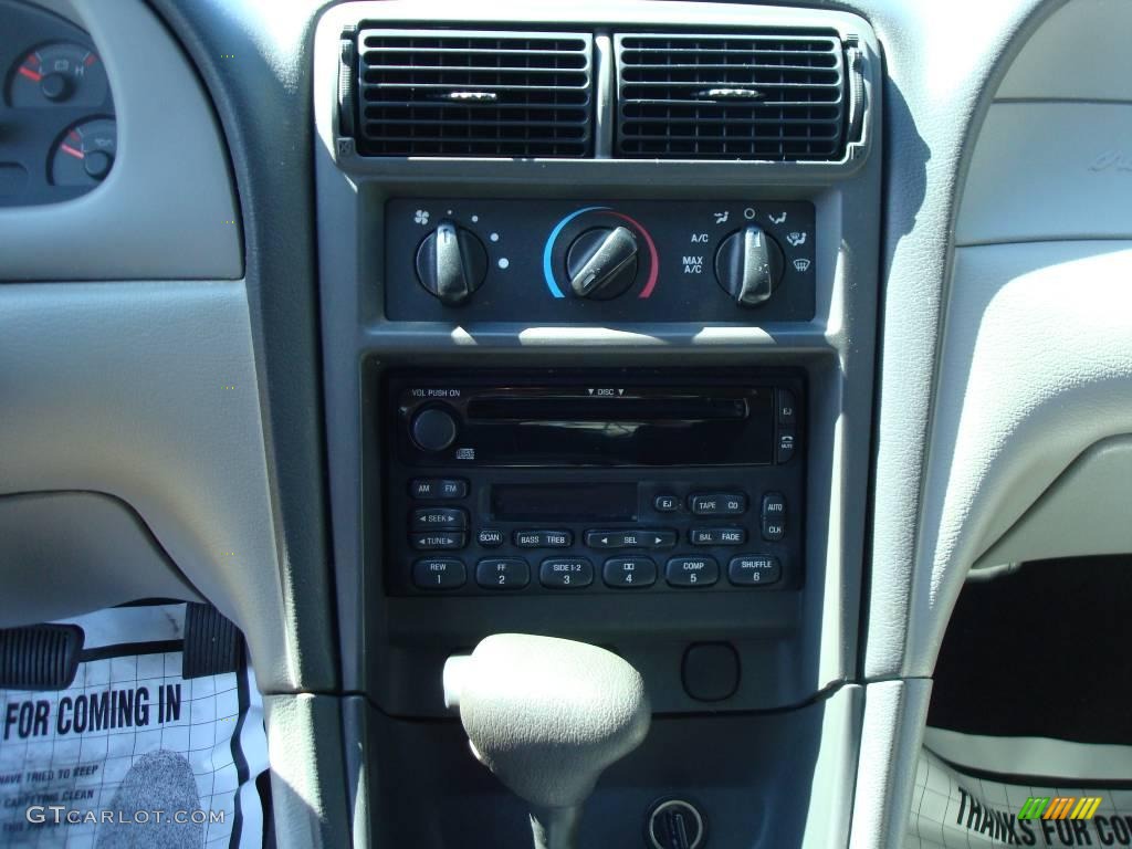 2002 Mustang V6 Coupe - True Blue Metallic / Dark Charcoal photo #11