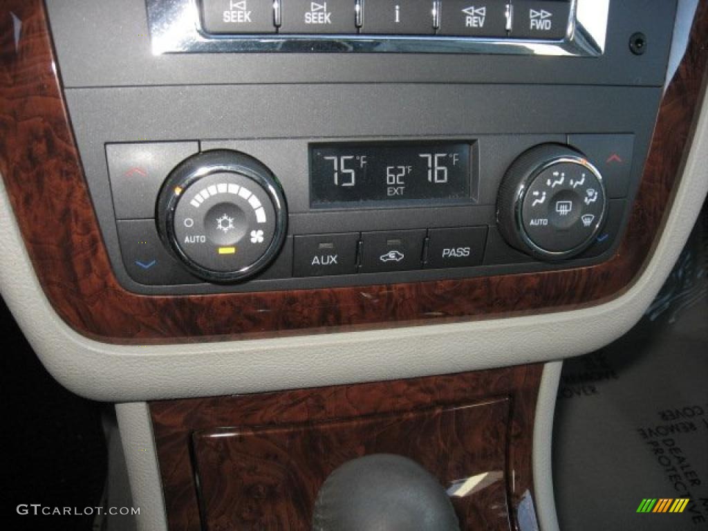 2006 Cadillac DTS Luxury Controls Photo #39894899