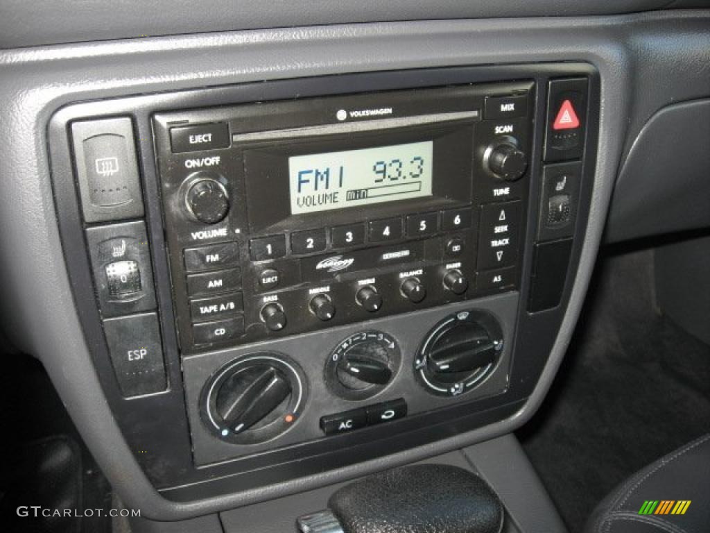 2004 Volkswagen Passat GLS 4Motion Wagon Controls Photos