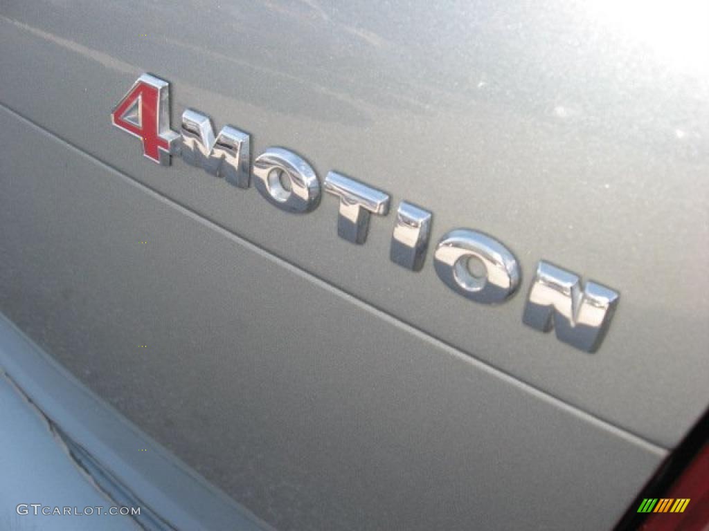 2004 Volkswagen Passat GLS 4Motion Wagon Marks and Logos Photos