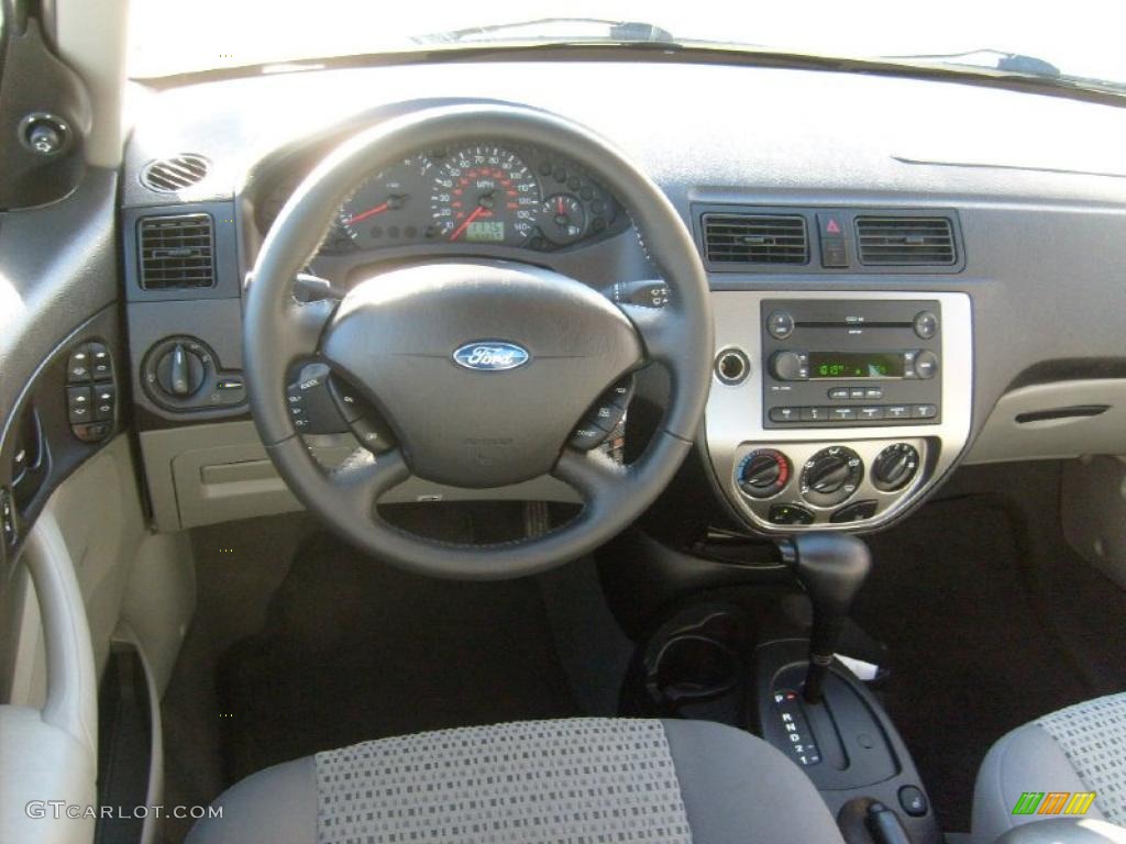 2007 Ford Focus ZX4 SES Sedan Charcoal/Light Flint Dashboard Photo #39898171