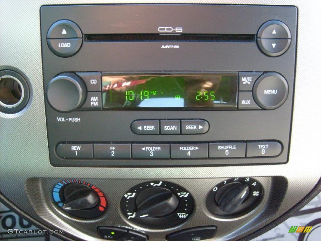 2007 Ford Focus ZX4 SES Sedan Controls Photo #39898251