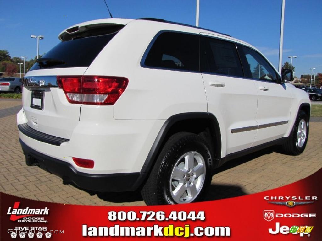 2011 Grand Cherokee Laredo - Stone White / Black photo #3