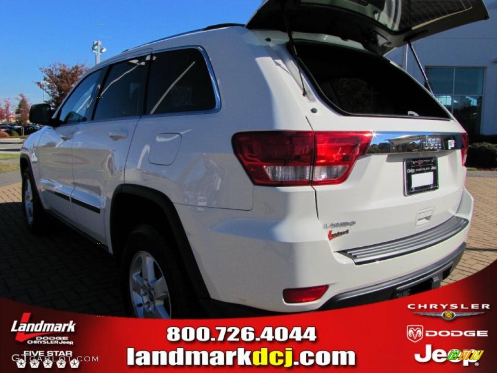2011 Grand Cherokee Laredo - Stone White / Black photo #8