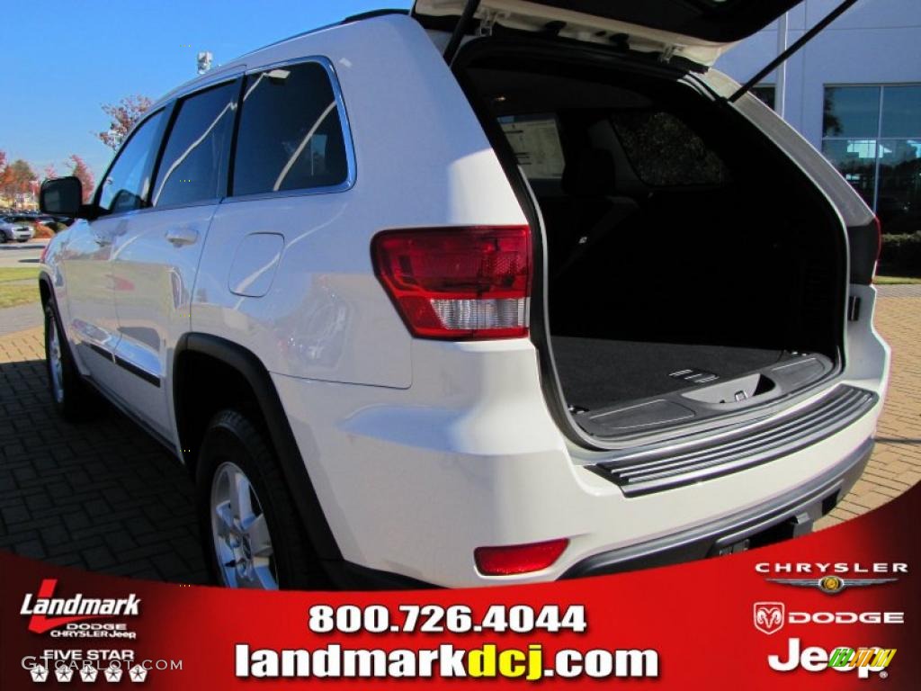 2011 Grand Cherokee Laredo - Stone White / Black photo #9