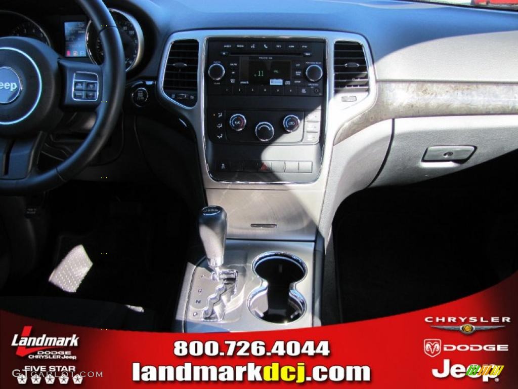 2011 Grand Cherokee Laredo - Stone White / Black photo #10