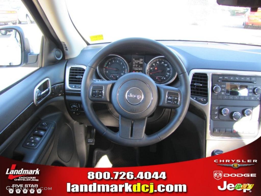 2011 Grand Cherokee Laredo - Stone White / Black photo #11
