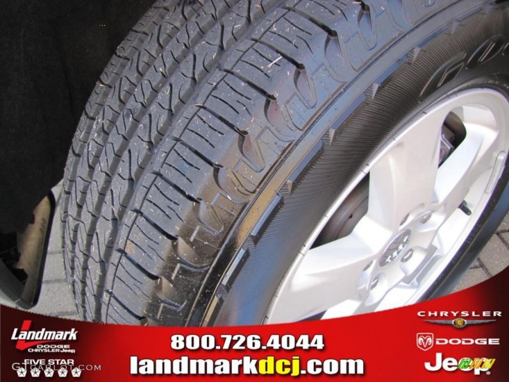2011 Grand Cherokee Laredo - Stone White / Black photo #13