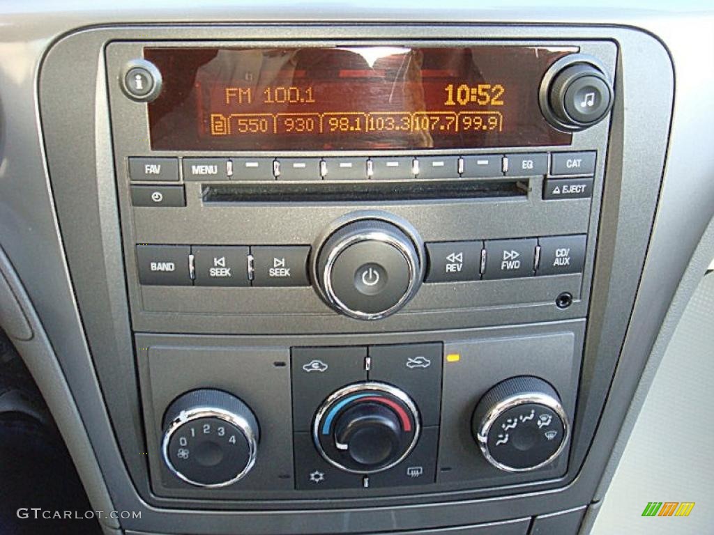 2007 Saturn Aura XE Controls Photo #39900971