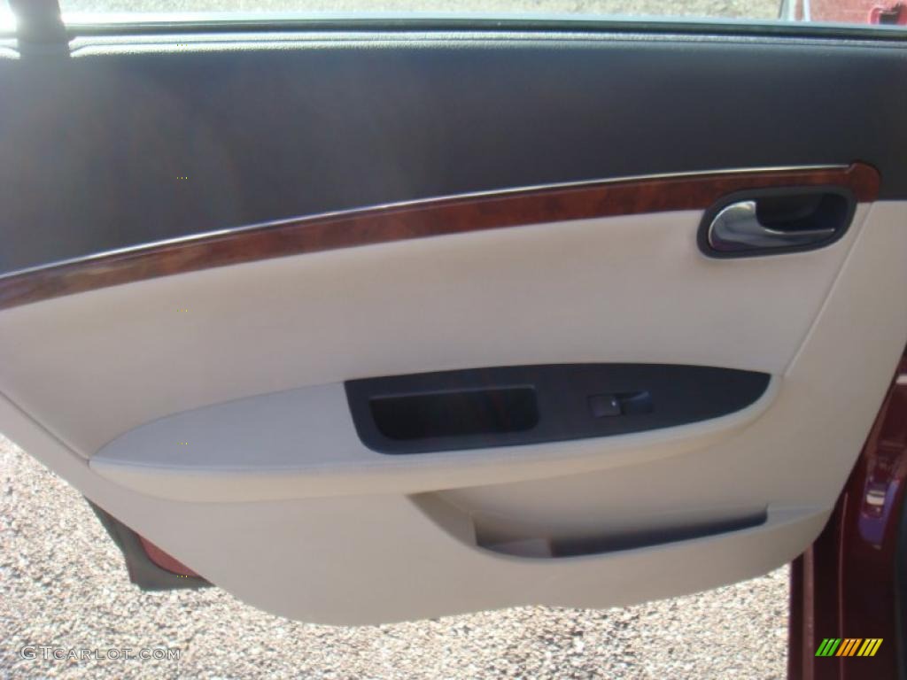 2007 Saturn Aura XE Tan Door Panel Photo #39901431