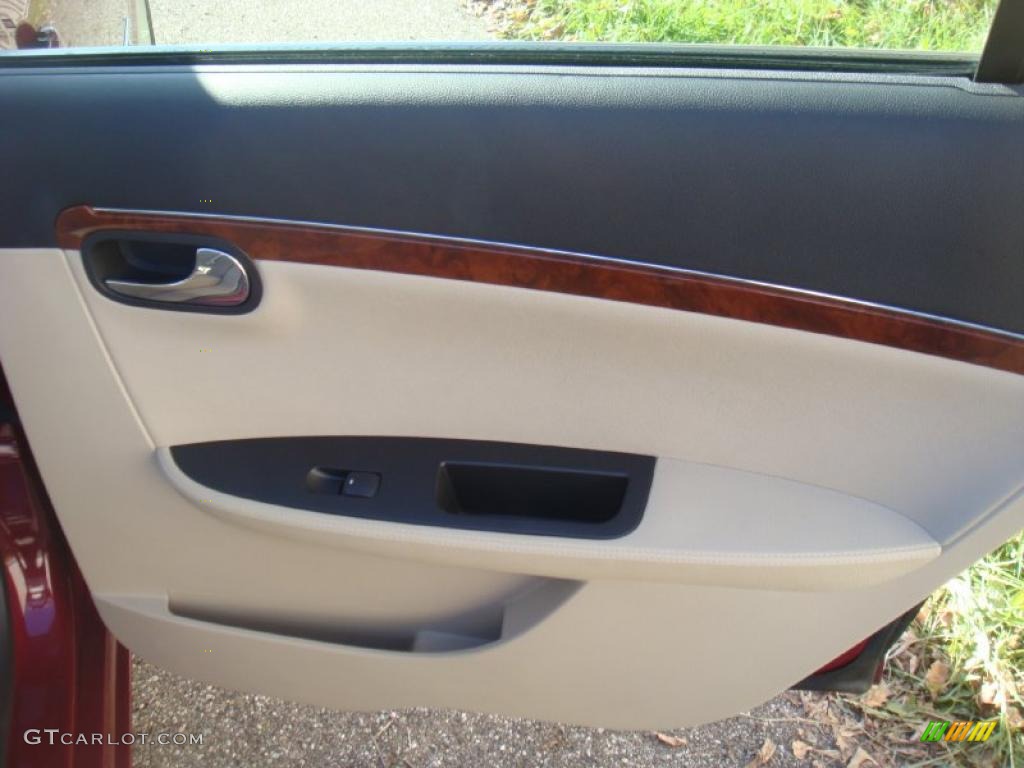 2007 Saturn Aura XE Tan Door Panel Photo #39901459