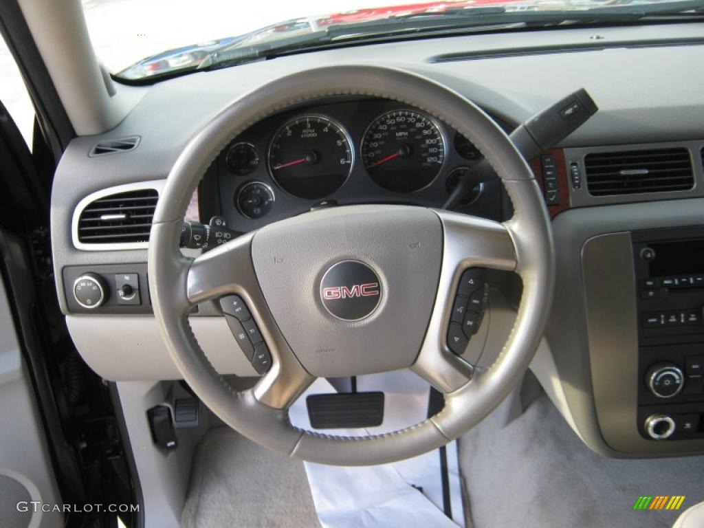 2007 GMC Yukon SLE Light Tan Steering Wheel Photo #39902023