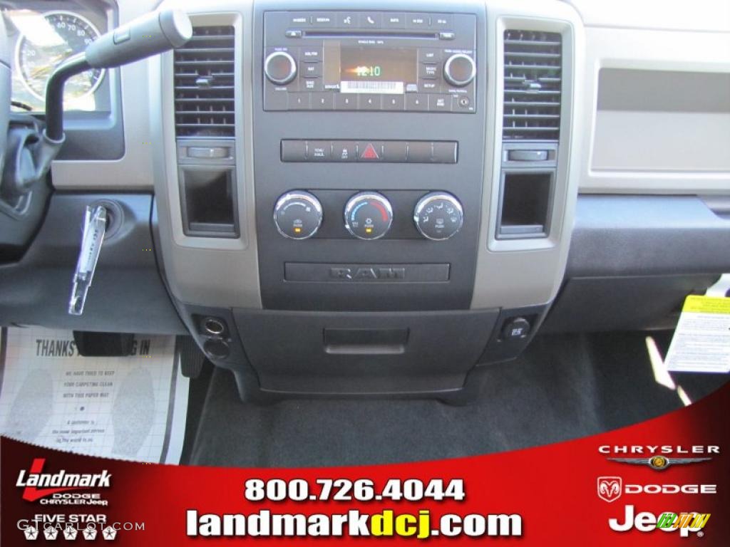 2011 Ram 1500 ST Crew Cab - Bright White / Dark Slate Gray/Medium Graystone photo #10