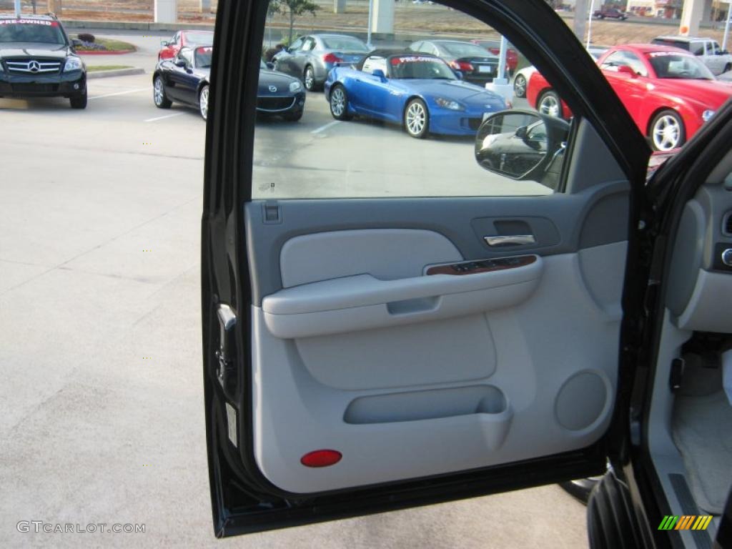 2007 GMC Yukon SLE Light Tan Door Panel Photo #39902131