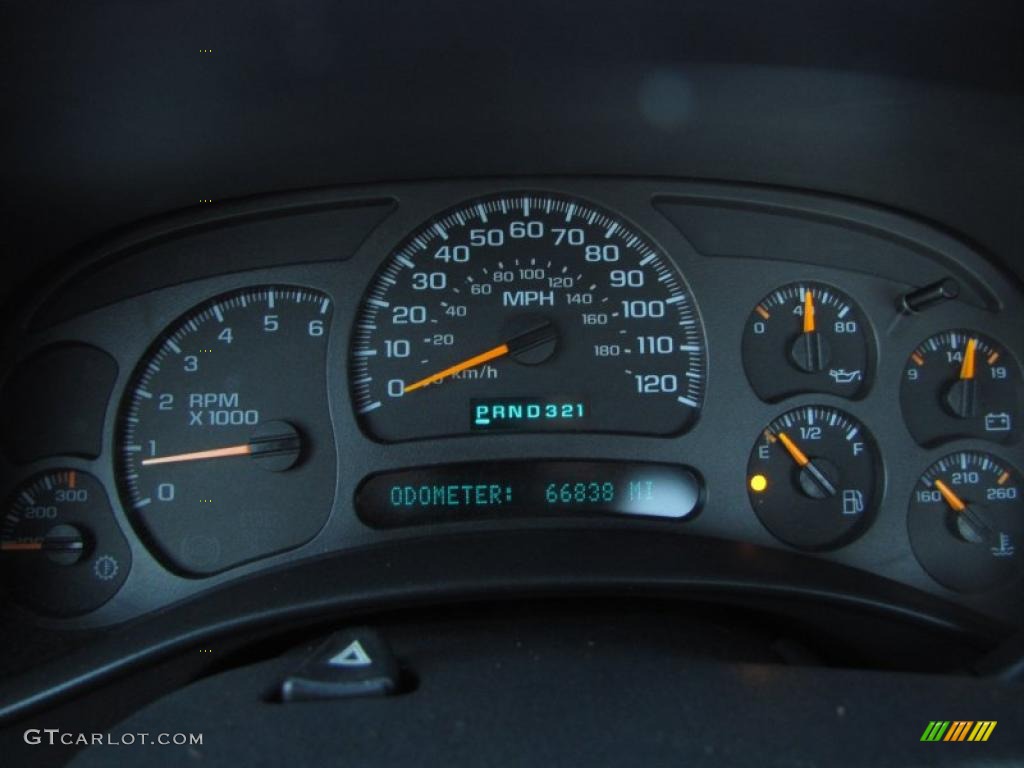 2004 Chevrolet Silverado 2500HD Regular Cab Chassis Gauges Photo #39904359