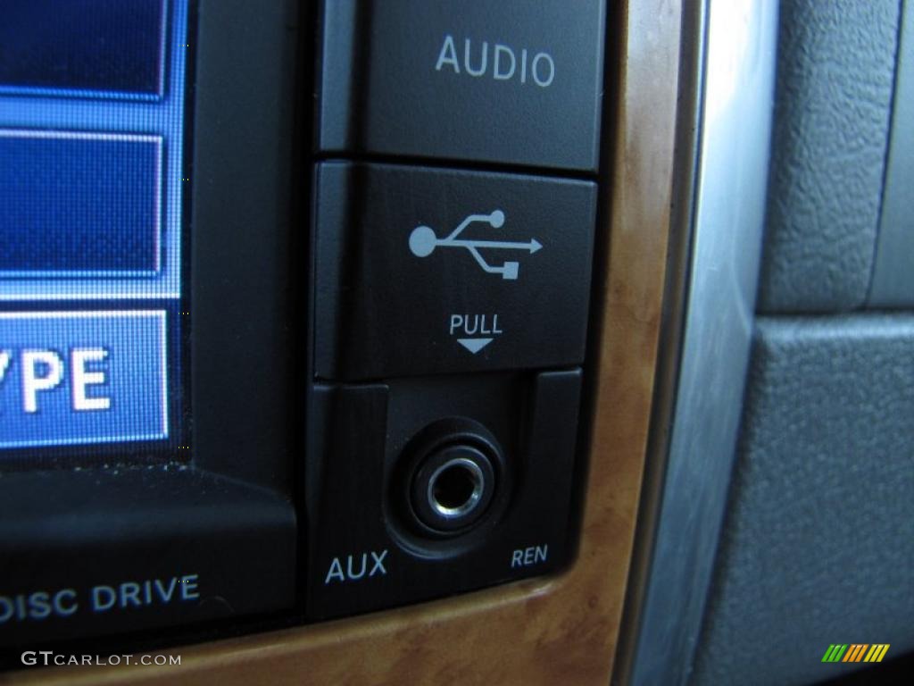 2009 Chrysler Aspen Limited Controls Photo #39905347