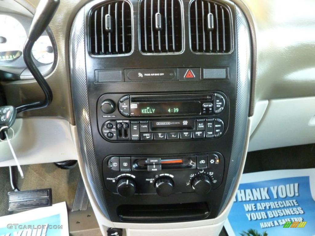 2005 Dodge Grand Caravan SXT Controls Photo #39906807