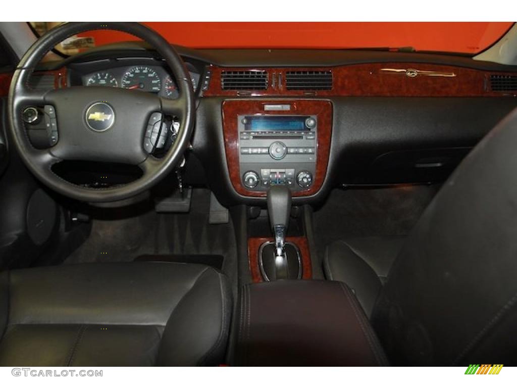 Ebony Black Interior 2007 Chevrolet Impala LTZ Photo #39907083