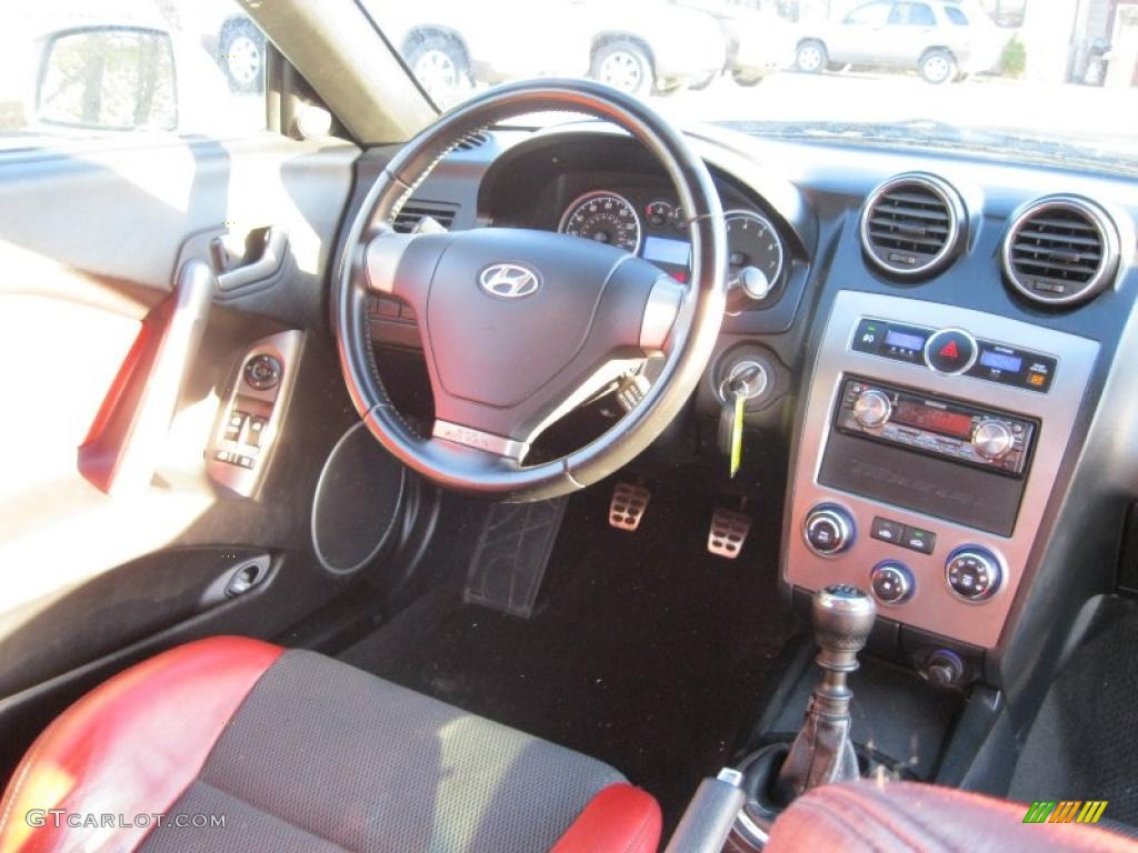 2008 Hyundai Tiburon SE SE Red Leather/Black Sport Grip Dashboard Photo #39907359