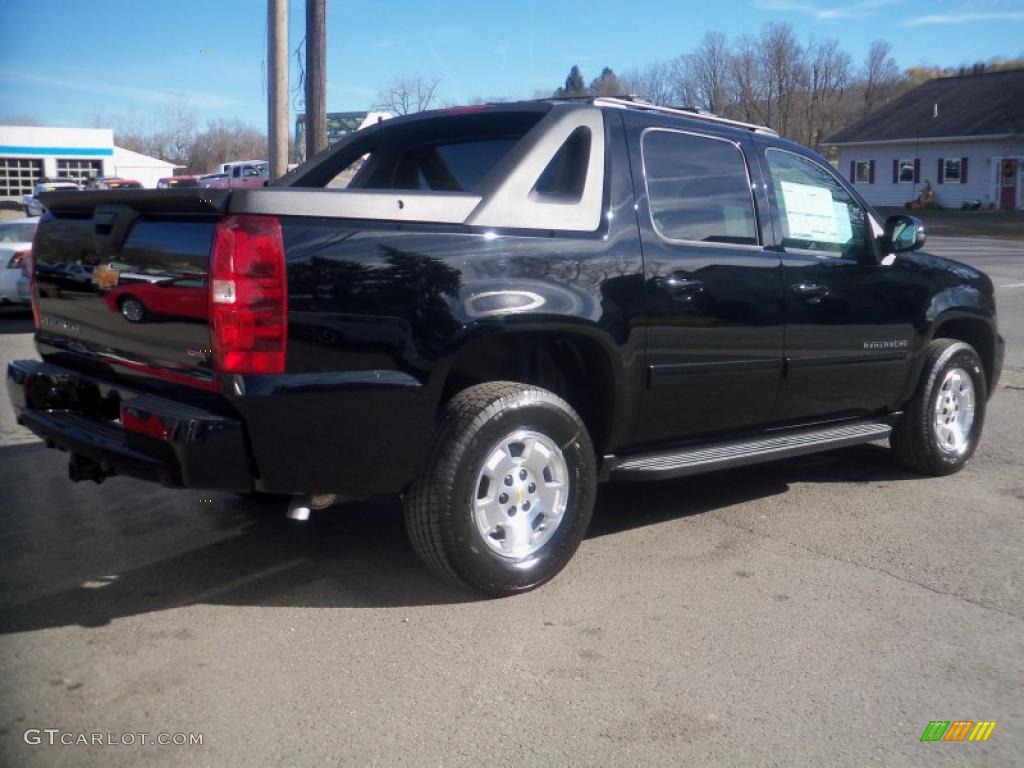 2011 Avalanche LS 4x4 - Black / Ebony photo #5