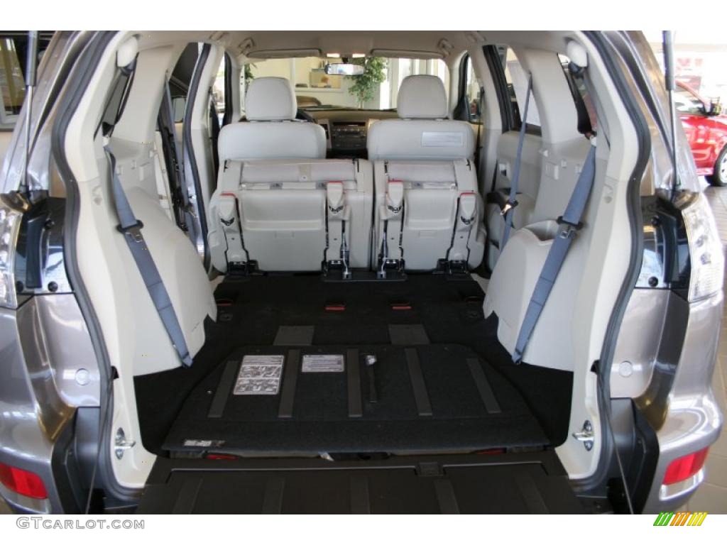 2011 Mitsubishi Outlander SE Trunk Photo #39907951