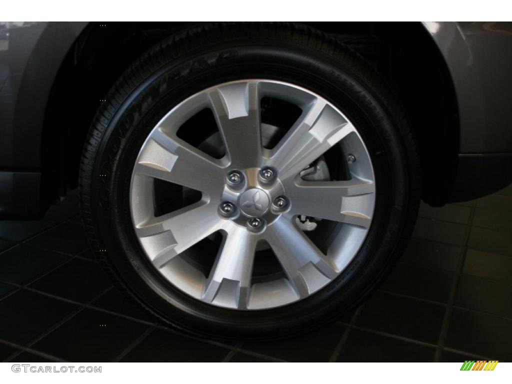 2011 Mitsubishi Outlander SE Wheel Photo #39907963