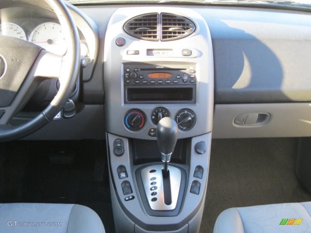 2005 Saturn VUE V6 AWD Controls Photo #39908471