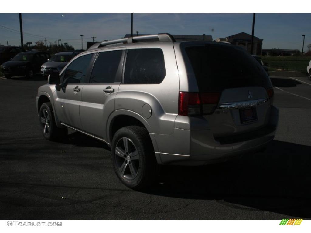 2011 Endeavor SE AWD - Quick Silver Metallic / Black photo #3