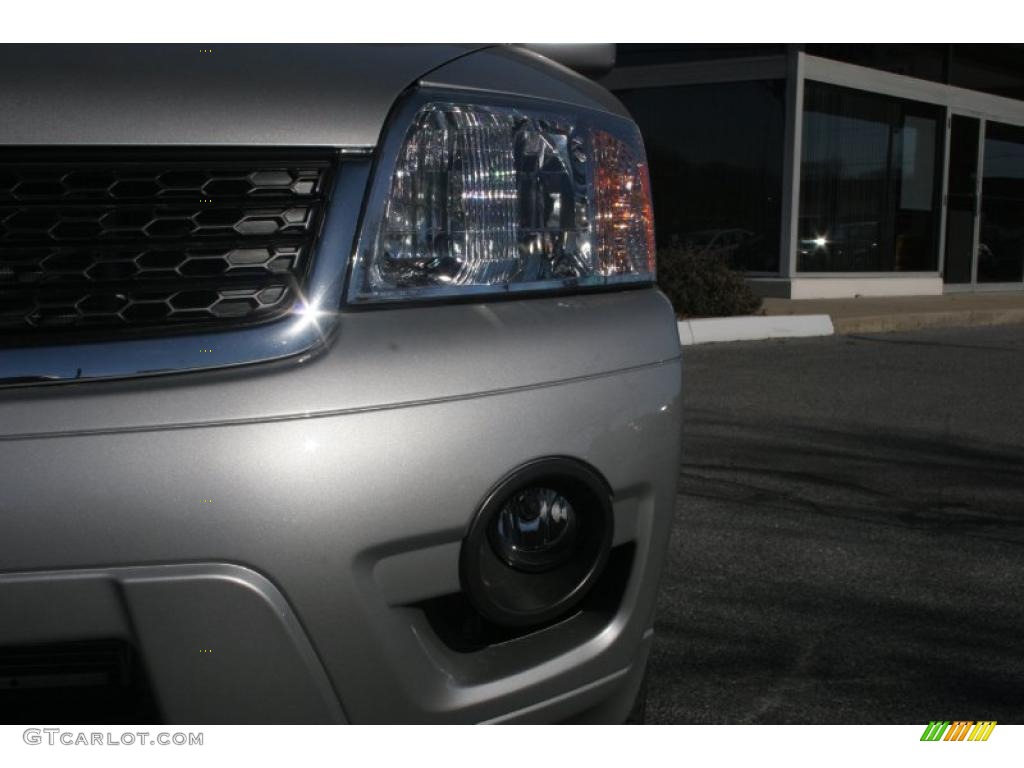 2011 Endeavor SE AWD - Quick Silver Metallic / Black photo #7