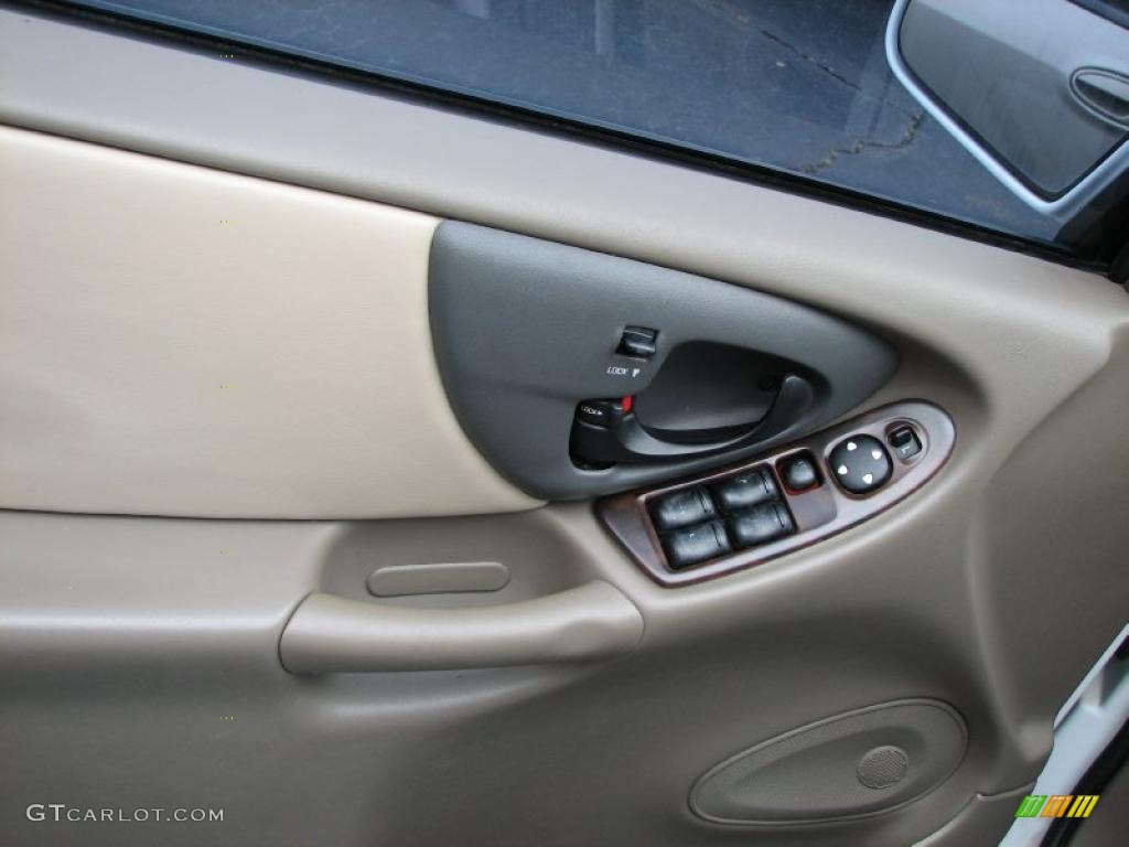 1999 Chevrolet Malibu LS Sedan Controls Photo #39909843