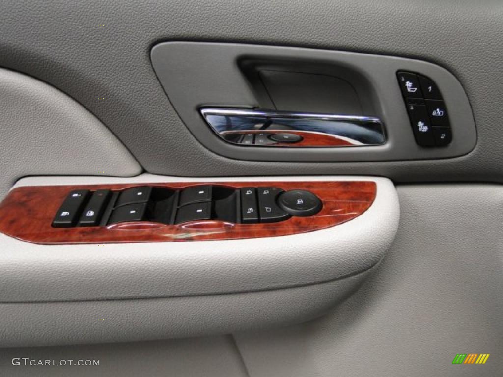 2008 Chevrolet Avalanche LTZ Controls Photo #39911027