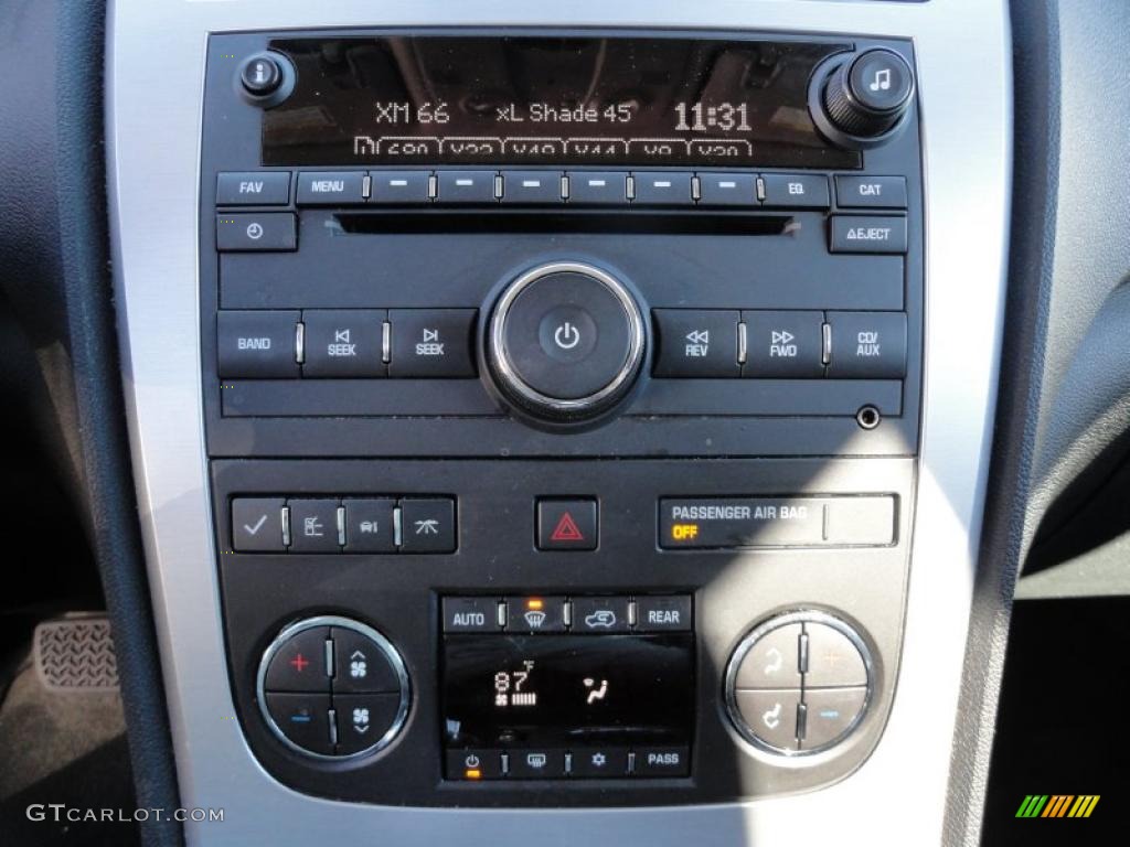 2010 GMC Acadia SLT AWD Controls Photo #39913247