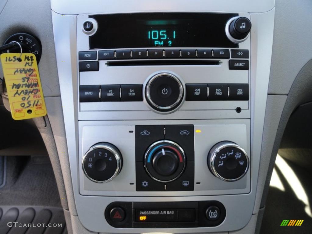2010 Chevrolet Malibu LS Sedan Controls Photo #39913583