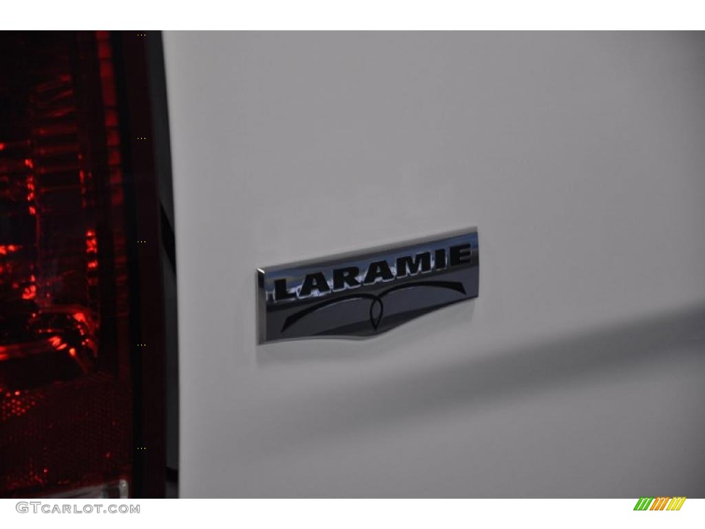 2011 Ram 1500 Laramie Crew Cab - Bright White / Light Pebble Beige/Bark Brown photo #6