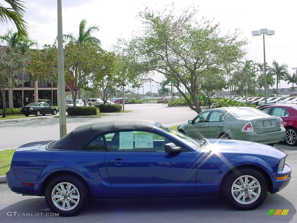 2006 Mustang V6 Premium Convertible - Vista Blue Metallic / Dark Charcoal photo #2