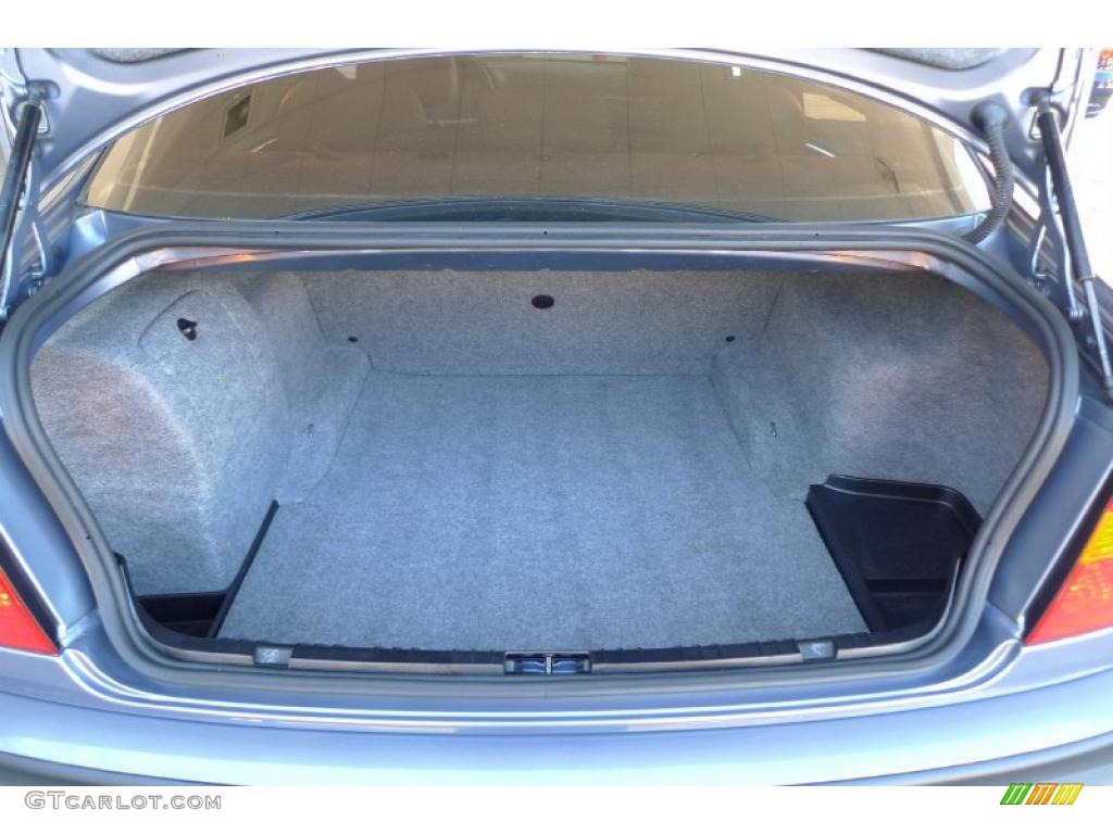 2005 BMW 3 Series 325i Sedan Trunk Photo #39917755