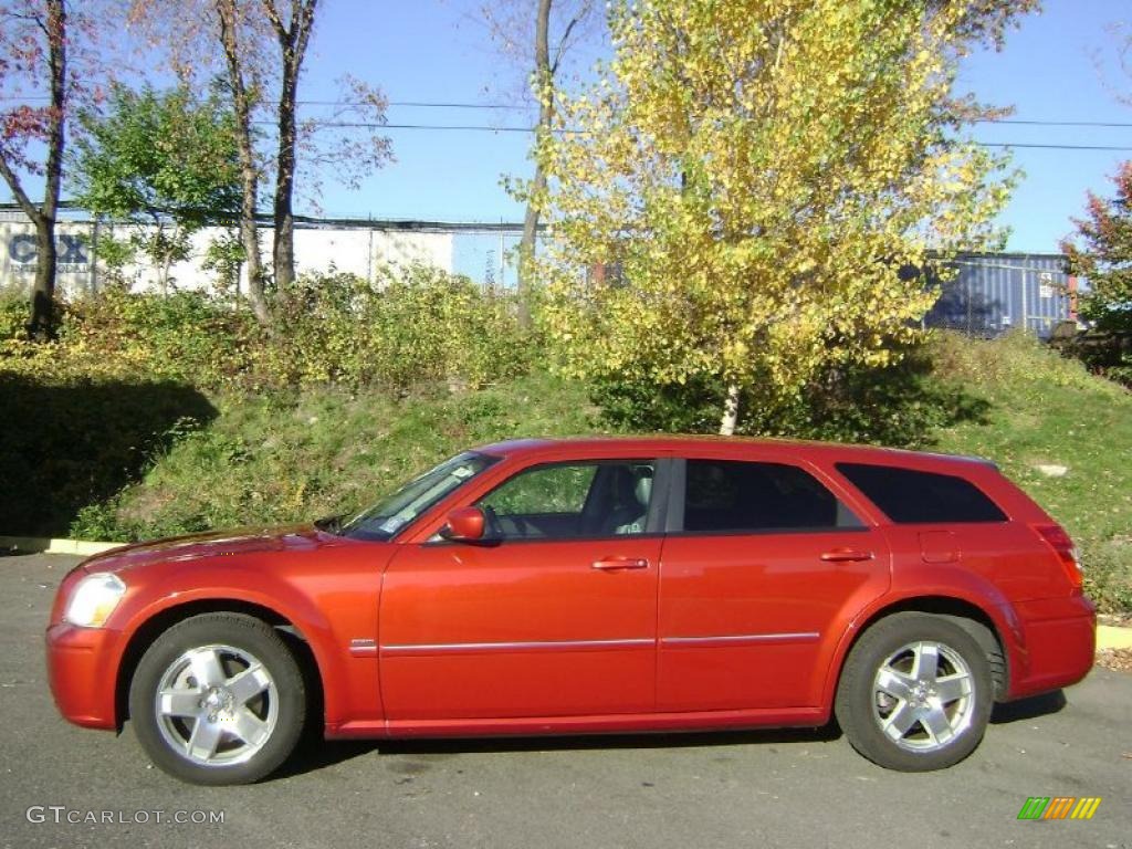 2005 Magnum R/T AWD - Inferno Red Crystal Pearl / Dark Slate Gray/Medium Slate Gray photo #2