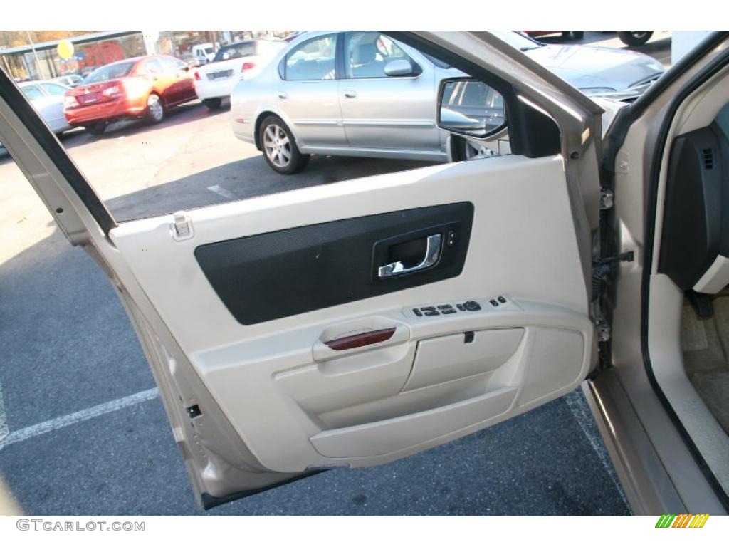 2005 Cadillac SRX V8 Light Neutral Door Panel Photo #39924015