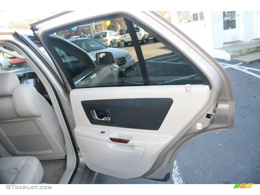 2005 Cadillac SRX V8 Light Neutral Door Panel Photo #39924023