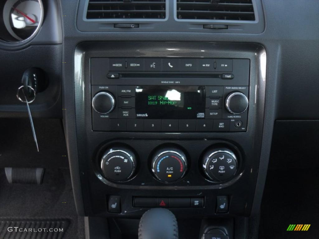 2010 Dodge Challenger R/T Controls Photo #39927456