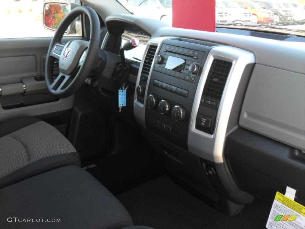 2011 Ram 1500 SLT Quad Cab 4x4 - White Gold / Dark Slate Gray/Medium Graystone photo #21