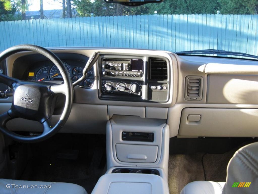 2001 Tahoe LT - Light Pewter Metallic / Tan/Neutral photo #2