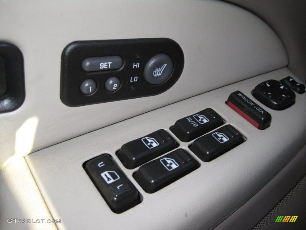 2001 Chevrolet Tahoe LT Controls Photo #39931344