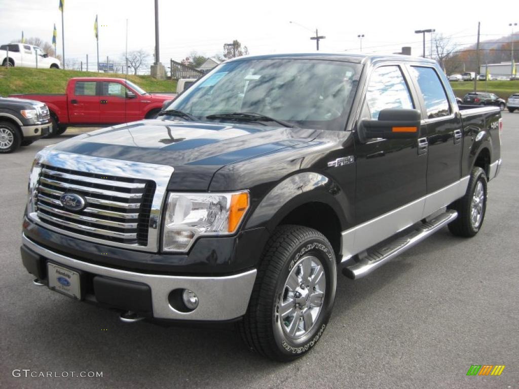 2010 F150 XLT SuperCrew 4x4 - Tuxedo Black / Medium Stone photo #2