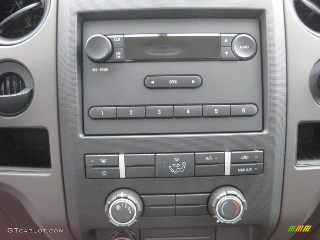 2010 Ford F150 XL Regular Cab 4x4 Controls Photo #39935456