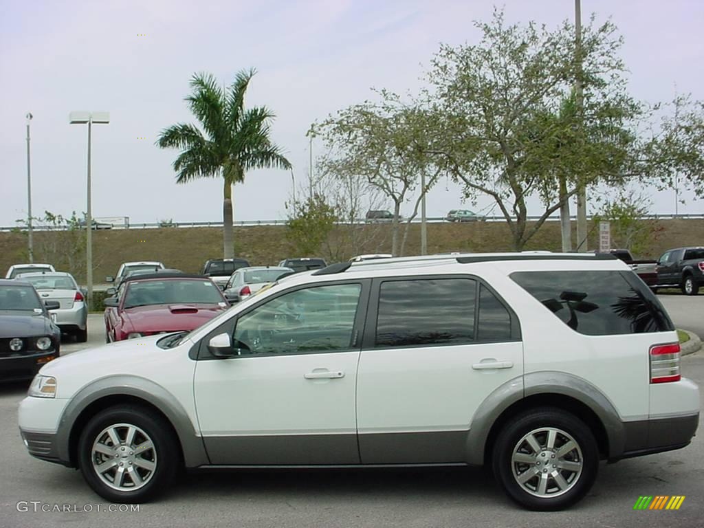 2008 Taurus X SEL - Oxford White / Camel photo #7