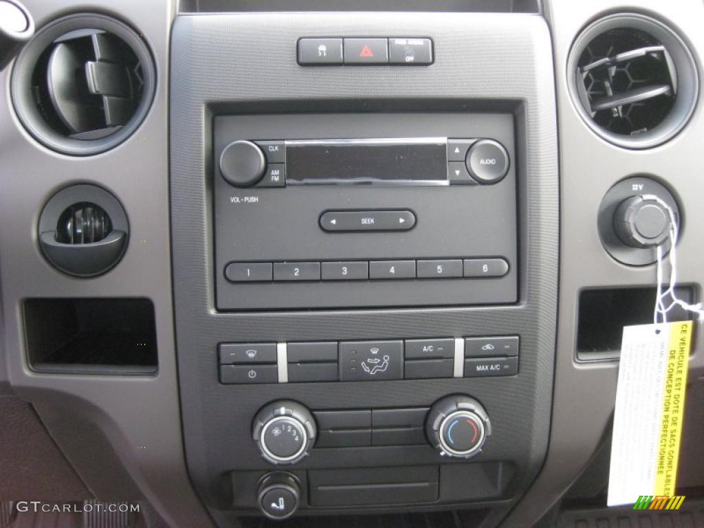 2010 Ford F150 XL Regular Cab 4x4 Controls Photo #39935796