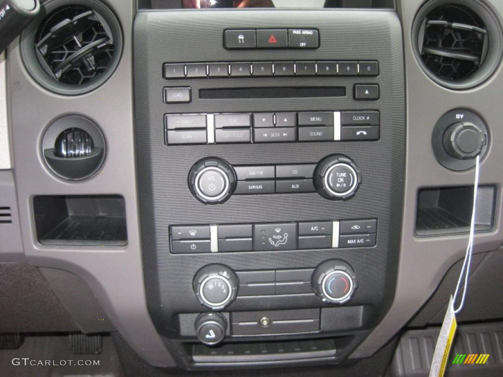 2010 Ford F150 STX Regular Cab 4x4 Controls Photo #39936172