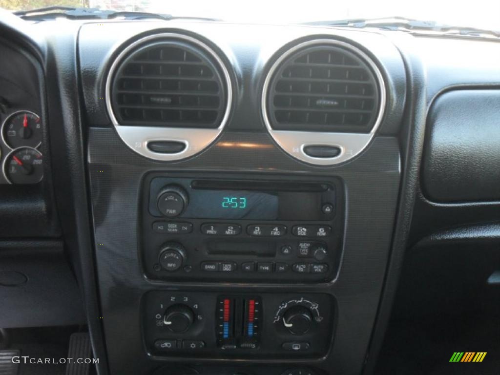 2006 GMC Envoy SLE 4x4 Controls Photo #39936476