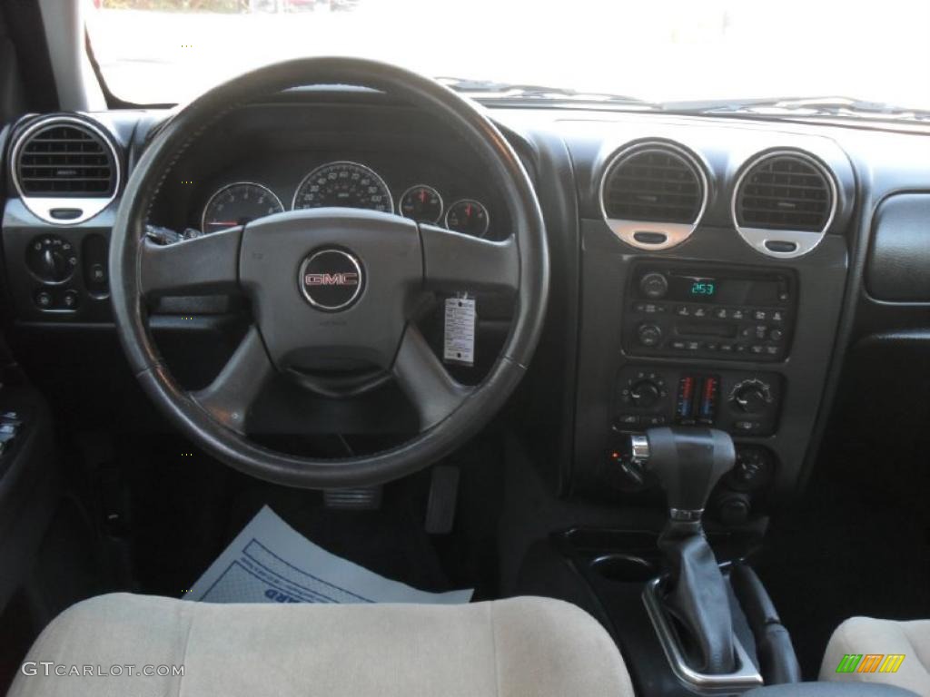 2006 GMC Envoy SLE 4x4 Light Tan/Ebony Black Dashboard Photo #39936524